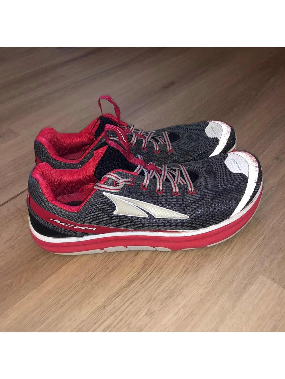 ALTRA TORIN TRAIL RUNNING SHOES 1.5 RED GRAY BLACK MENS SIZE 11 RARE